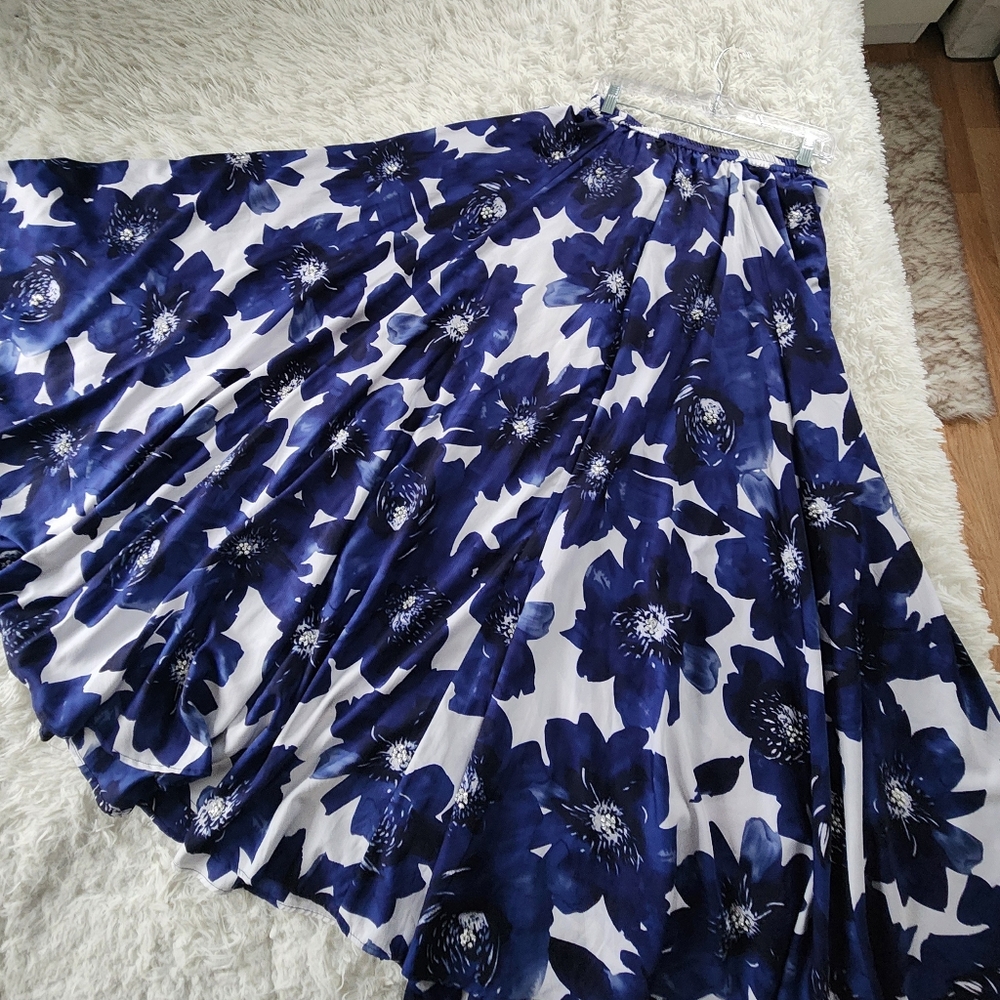 Roz & Ali Maxi.Skirt White And Navy Blue Flloral Fabric.Siz Xs.Elastic Bealt. - Picture 3 of 8